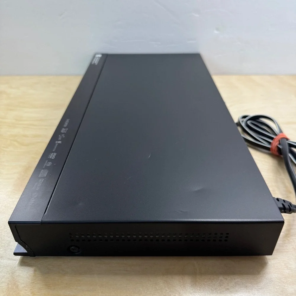 Sony BDP-S570 Blu-ray Disc Player 3D Built-in Wi-Fi WLAN Black with Remote